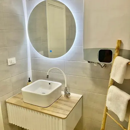 Cube A Apartment *